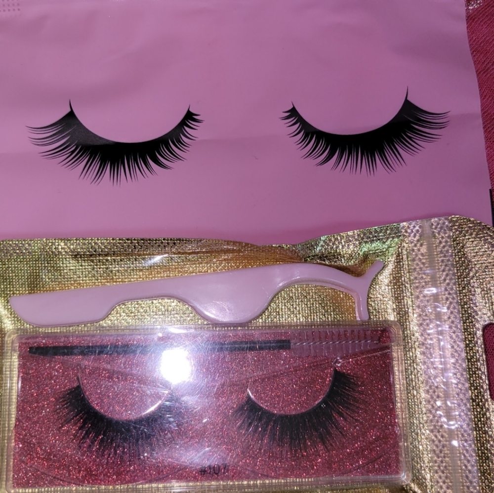 Lashes - Picture 6 of 8